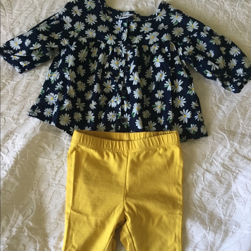 Cute baby girl outfit Old Navy size 0-3M